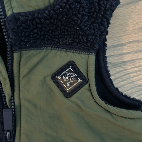 Joules Olive and Cream Sherpa Vest size 2 - Picture 4 of 5